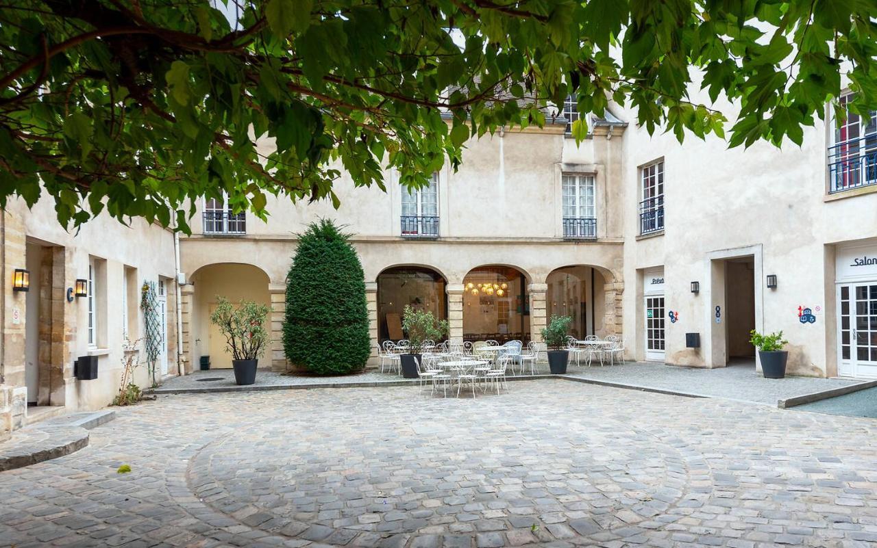 Mije Marais Hostel Paris Exterior foto The courtyard of the Hôtel de Ligne