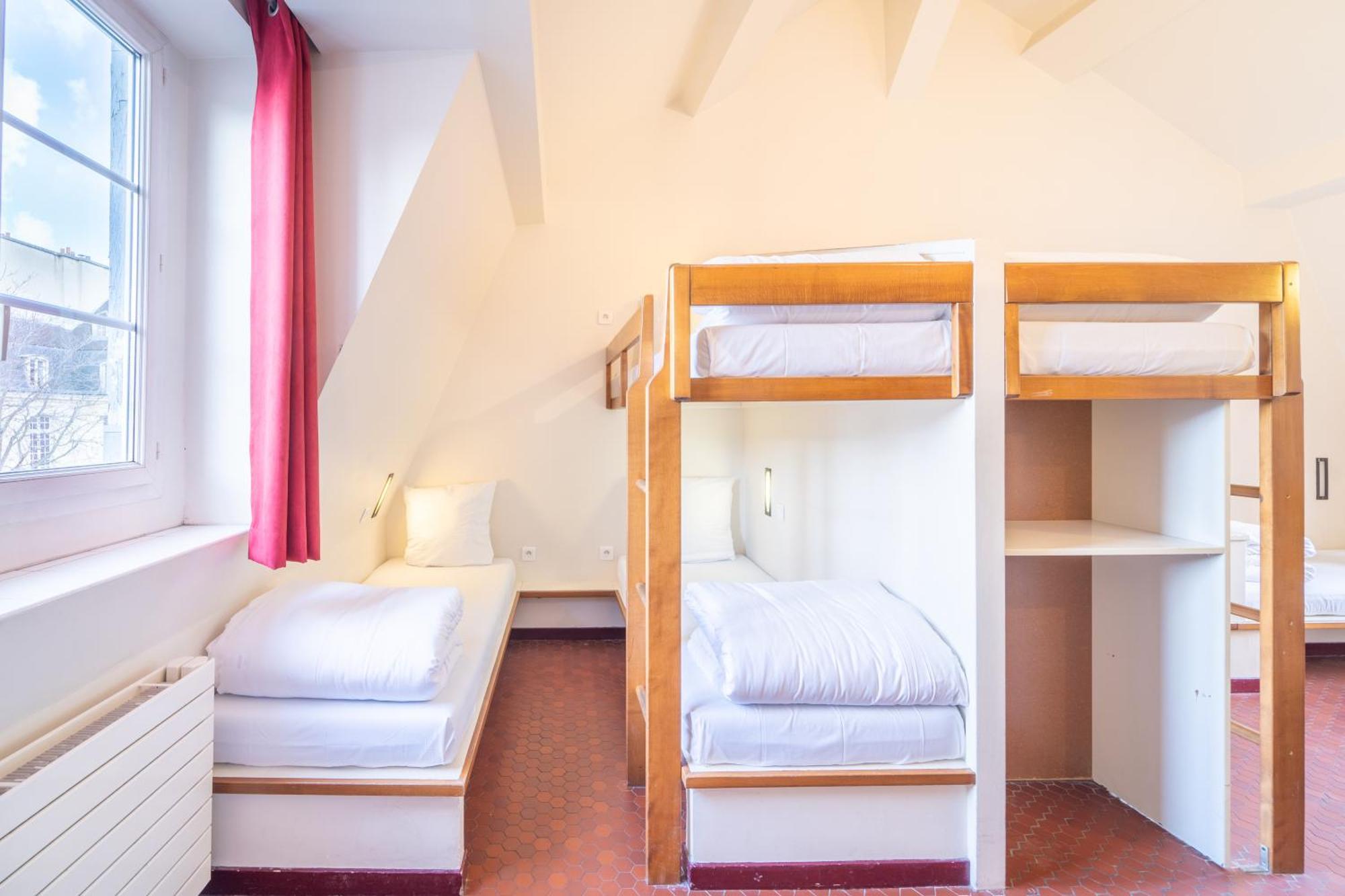 Mije Marais Hostel Paris Exterior foto A typical room at a hostel