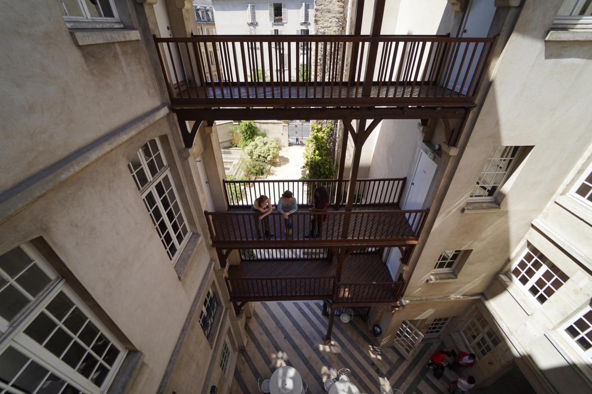 Mije Marais Hostel Paris Exterior foto The courtyard of the museum