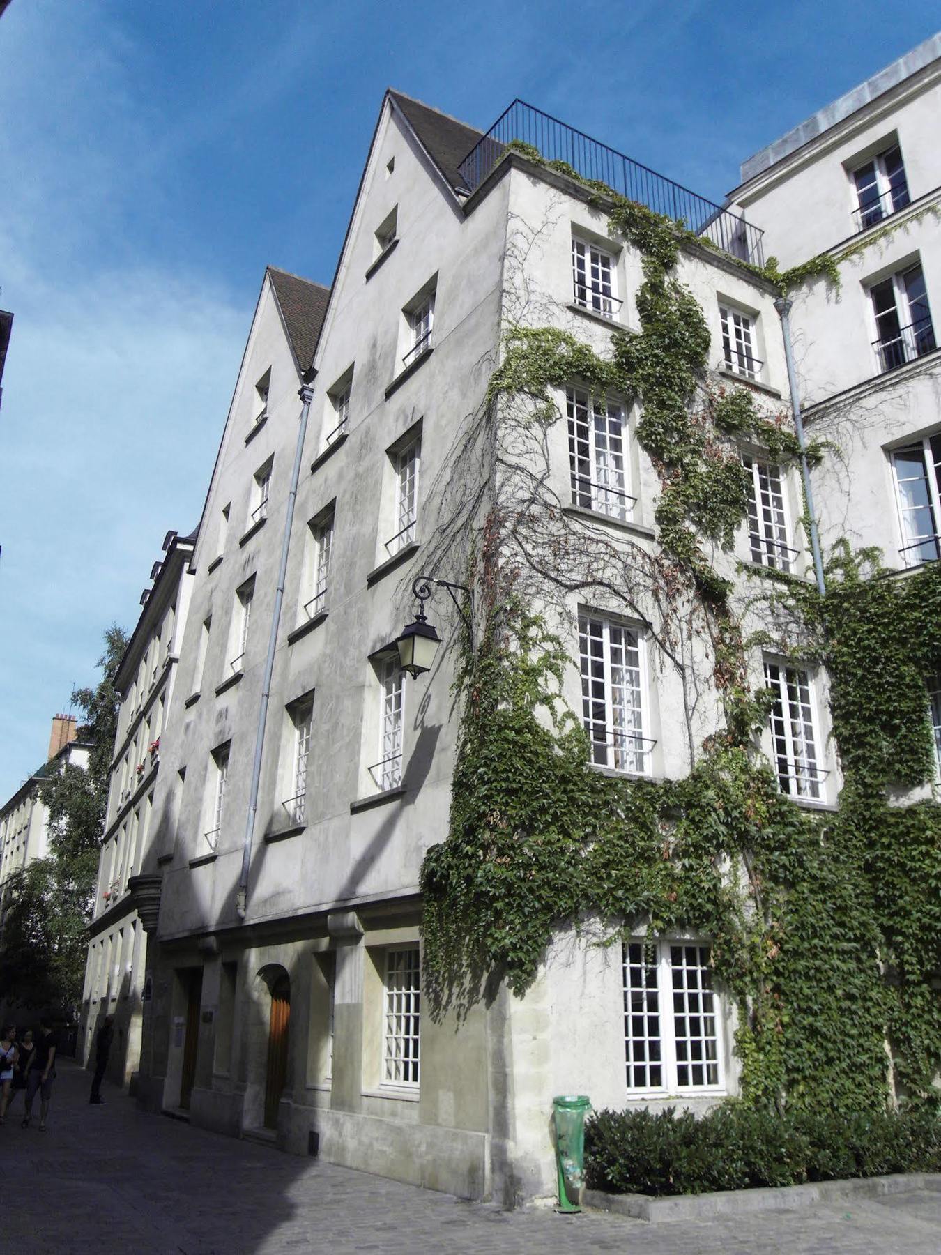 Mije Marais Hostel Paris Exterior foto The house of the composer in Bayreuth