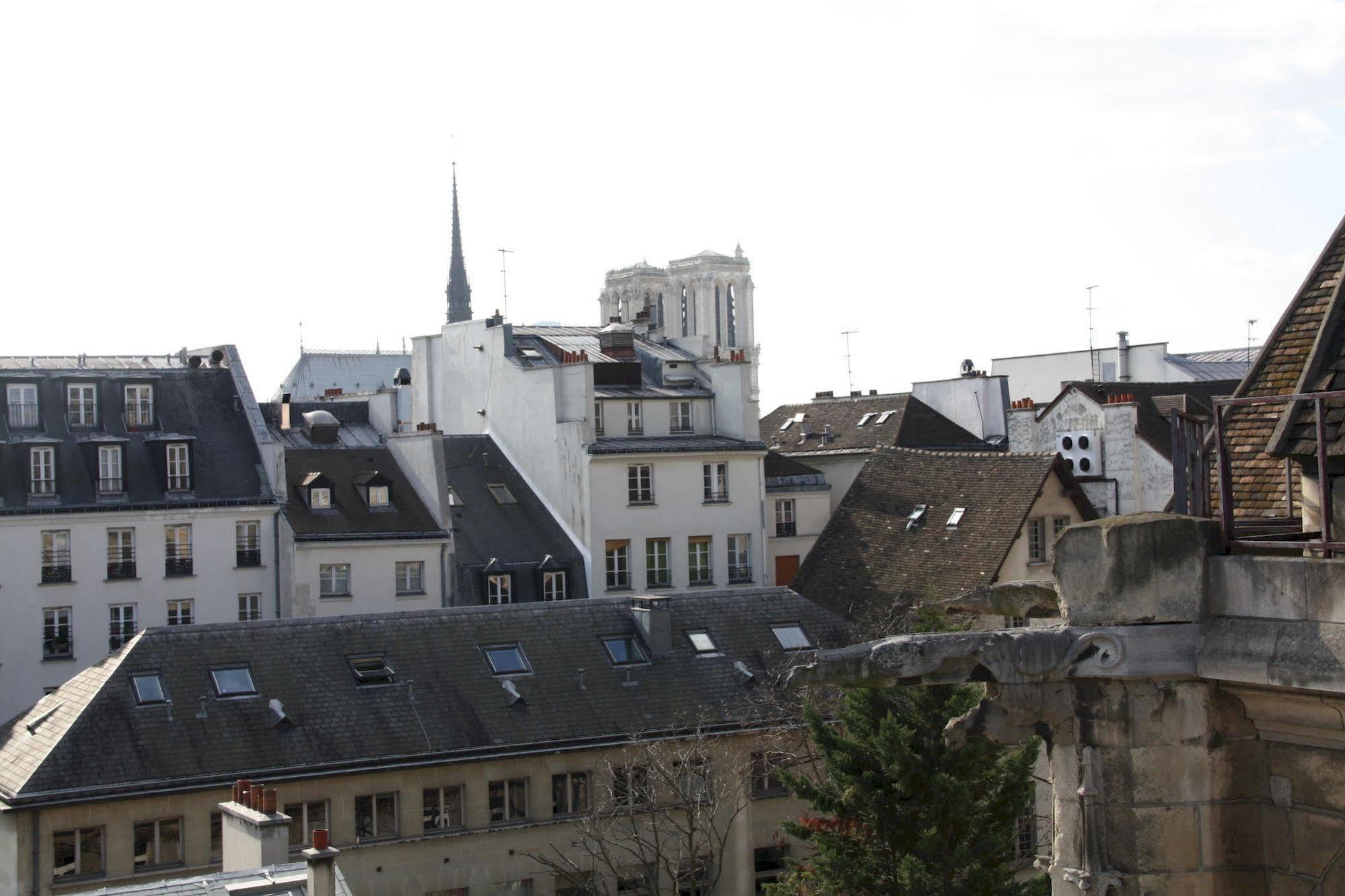 Mije Marais Hostel Paris Exterior foto The roofs of Paris