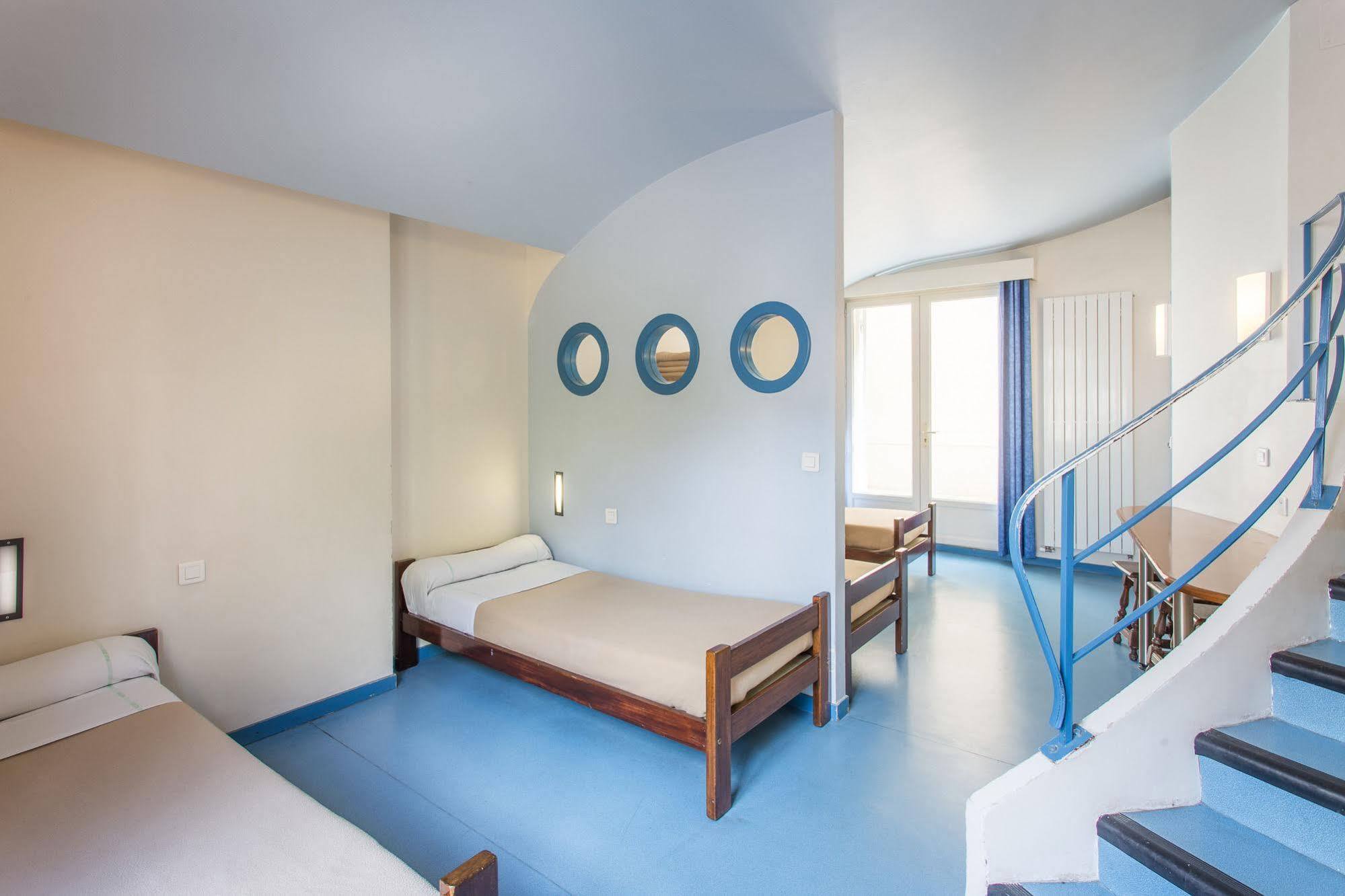Mije Marais Hostel Paris Exterior foto A room at the Centre hospitalier universitaire vaudois (CHUV) in Lausanne, Switzerland