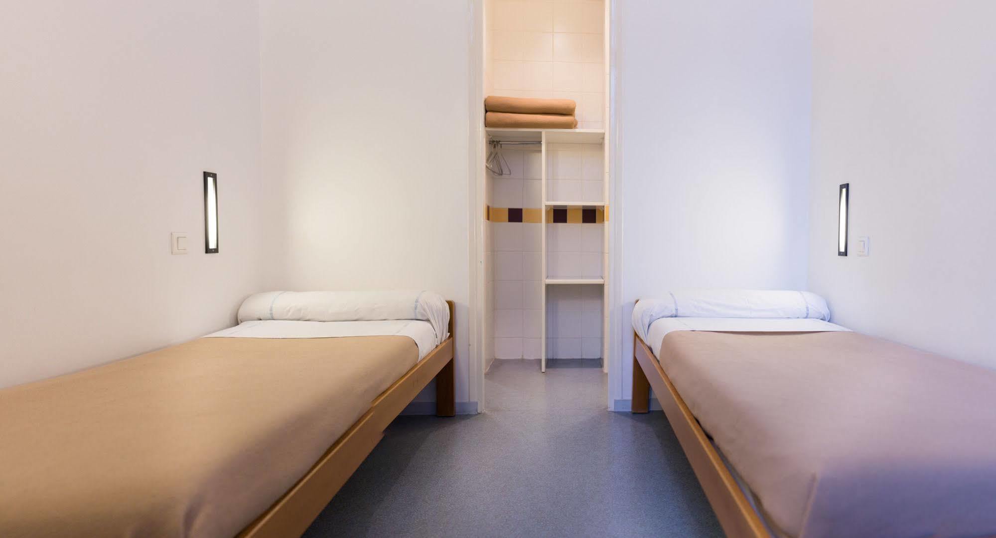 Mije Marais Hostel Paris Exterior foto A typical room at the hostel